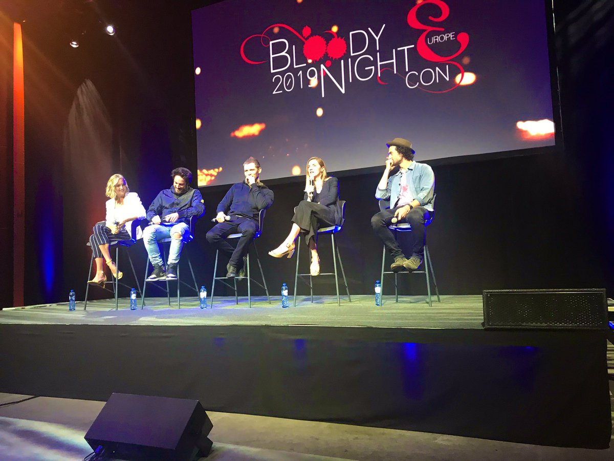 xshezxo's tweet photo. TB To #BNCE β€οΈ @BloodyNightCon @Michael_Trevino these are my fave photos that I took πΈπ https://t.co/YfUsDaIT0o