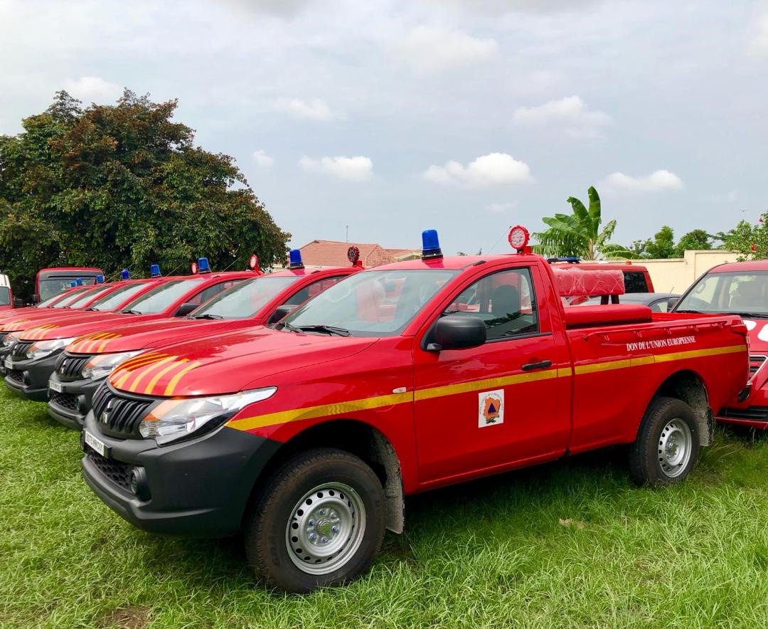PompierCi's tweet photo. 10 pick-up simple cabine, pourvus de banquettes, destinés à transporter des matériels et des personnels lors des interventions des pompiers, ou pour toute mission logistique, ont été remis hier...https://t.co/OWAPjXGh9p https://t.co/9XL56RdUbJ