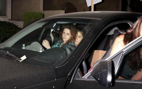 Pero a la noche entra en acción el otro triángulo... Michael, Kristen y Nikki son vistos por LA.