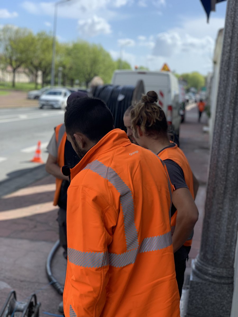 OrangeOccitanie's tweet photo. 🗣 #AvosCV ‼️
Devenez Technicienne - Technicien réseaux structurant Orange
▶️ Vous réalisez les interventions terrain sur tous types d'équipements réseau
📝 2 offres de CDI en Occitanie :
A Foix : https://t.co/7a4t8BFSSr
A Alès : https://t.co/VtckB6eHUh
#HelloJobs #LifeAtOrange https://t.co/6ICanUSh8M