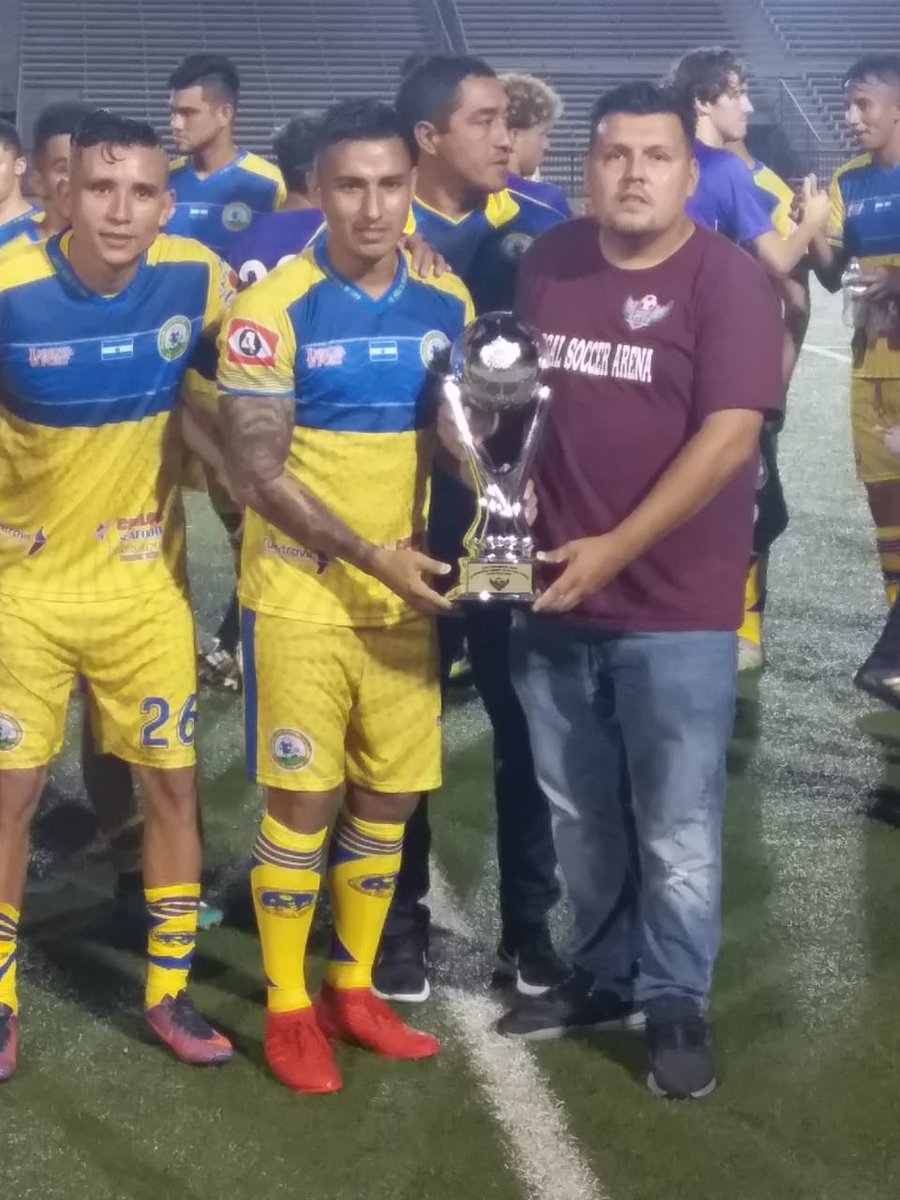 _FP11's tweet photo. Con doblete de Clayvin Zúniga, @LimenoOficial venció, 2-1, al Fortworth de Texas y se quedó con la #CopaUniversal.
Los cucheros jugarán dos partidos de fogueo más en EE.UU. ante Motagua (HON). @EDH_Deportes https://t.co/6Axc78aMBx