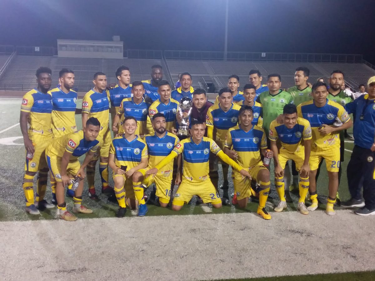 _FP11's tweet photo. Con doblete de Clayvin Zúniga, @LimenoOficial venció, 2-1, al Fortworth de Texas y se quedó con la #CopaUniversal.
Los cucheros jugarán dos partidos de fogueo más en EE.UU. ante Motagua (HON). @EDH_Deportes https://t.co/6Axc78aMBx