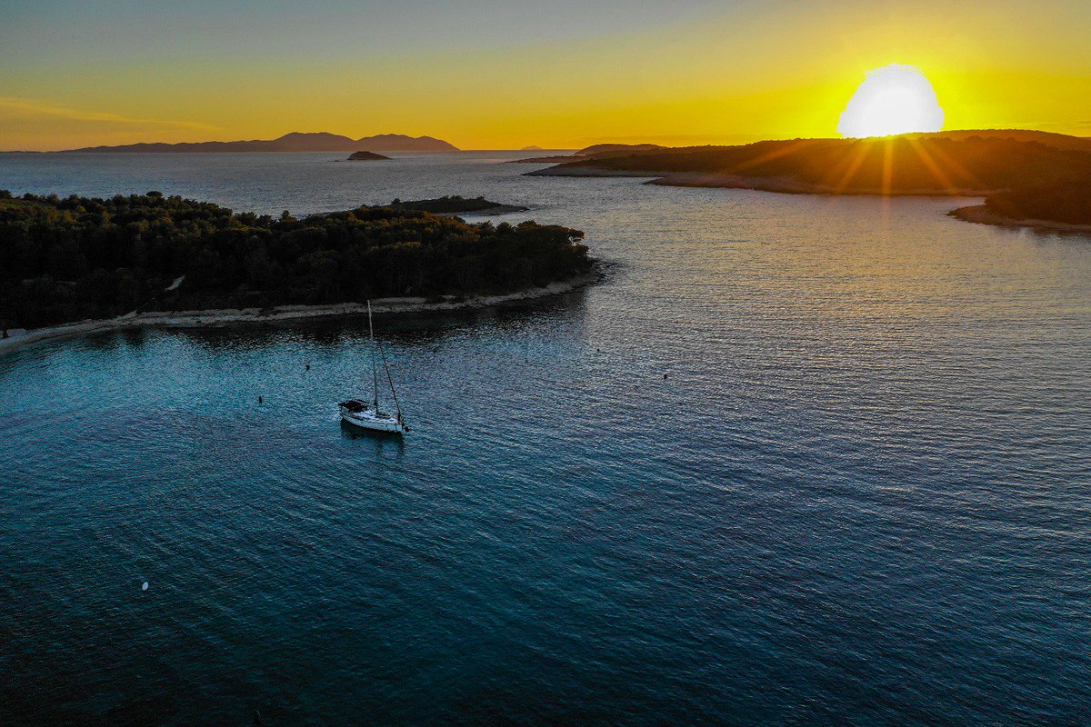 AcademyCroatia's tweet photo. There is no better sunset than on the Adriatic Sea! ⛵🚣
Explore it with us. ⚓ 
Contact us on https://t.co/r37IXfpV4t 🌅 https://t.co/7jXJky4ZQO