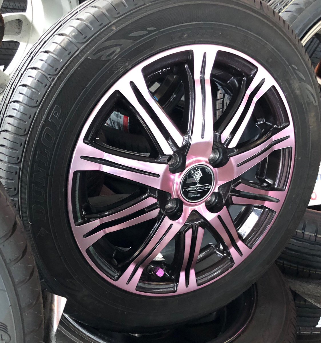ホットホイールズ三木店 Beeline 中古ホイールタイヤセットのご紹介です ピンクのホイールいかがですか バルブのキャップ までかわいいです ムーヴ ワゴンr に Promising 14インチ Pcd100 4h ダンロップ Ec3 155 65r14 39 800 三木市 タイヤ