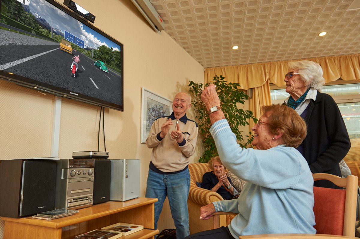 BARMER_SN's tweet photo. #MemoreBox #Prävention Projekt der #BARMER in Pflegeeinrichtungen: setzt in #Leipzig die Tagespflege im Sozialzentrum „An den Gärten“ der #Volkssolidarität Stadtverband Leipzig Bericht via @LIZ_de https://t.co/1MrtSseci8 #regionalstark Bild #retrobrain #Digitalisierung https://t.co/sSaweVLYGC