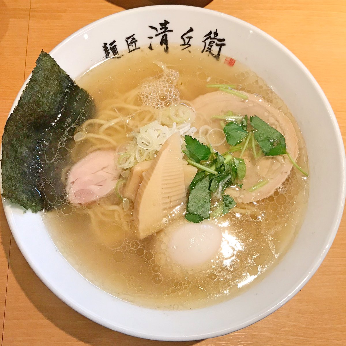 わるのすけ 麺匠清兵衛 川越 淡麗とりそば 仕事で川越にきたら行列が出来ていたのでついつい接続 透明度の高いスープは見た目以上にコクのある旨スープ どこか懐かしさもあっていい感じ 自家製麺は加水多めツルモチ中細ストレート 鶏と魚介の旨味を