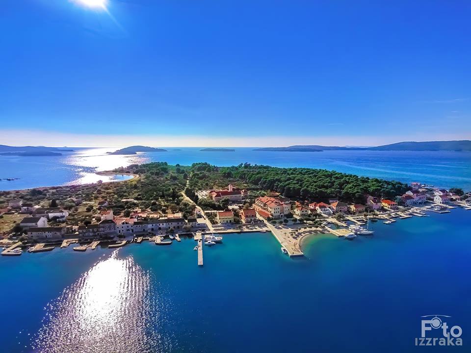 LikeSibenik's tweet photo. Tips➡️ https://t.co/wJiANNWHsL🇭🇷

#likesibenik #islandhopping #sibenikarea #zlarin #prvic #kaprije #žirje #sibenik #croatia #secretescapes https://t.co/JAxgnHNpRW