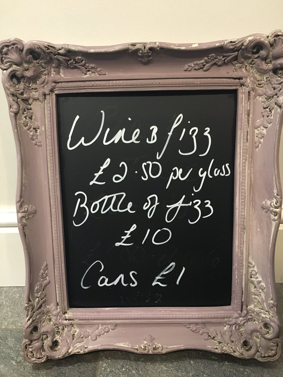 Fashion and fizz! Cash only tonight ladies please! 👠💋💅🏻💄👗😘