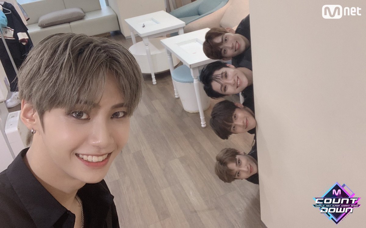 DewRelease's tweet image. เอ็นดู 5555555555+ ทำแทนบยองชานด้วยนะทุกคน ฮือออออ #SIXC #PRODUCE_X_101