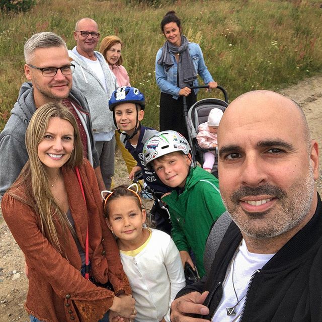 NadavVEE's tweet photo. Hello Poland 🇵🇱 #family https://t.co/0CA6g0xdo8 https://t.co/DT4rnLr0L7
