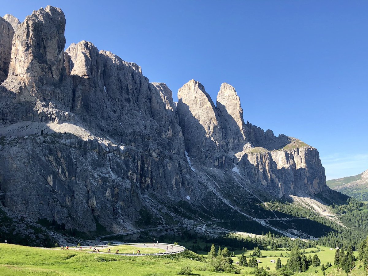 Gary18386547's tweet photo. Maratona dles Dolomites 2019 ⛰🚴🏾💥🇮🇹 #mdd33 @mdolomites https://t.co/CGebckbAZQ