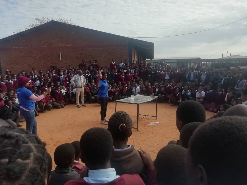 lillianmoremi's tweet photo. Team Francistown in action. Evoking curiosity! #STEMentorship #MenteesRecruitmentDrive #YouthParticipation #SelepaCommunityJuniorSecondarySchool #LearnerEngagement #USEmbassyBotswana #USGAlumniProject #YALINetwork @USEmbassyBW @WashFellowship @Go_Francistown https://t.co/LLcEr1McQM