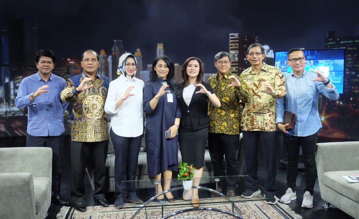 InisiatifDP's tweet photo. Sombere adalah kunci bagaimana masyarakat menerima dan terlibat secara aktif di sistem ini, dari public acceptance ke public engagement. Sombere yang memiliki arti keramahan, kerendahan hati dan semangat solidaritas sosial inilah yang membuat sistem ini bekerja. https://t.co/9L68VDcp87