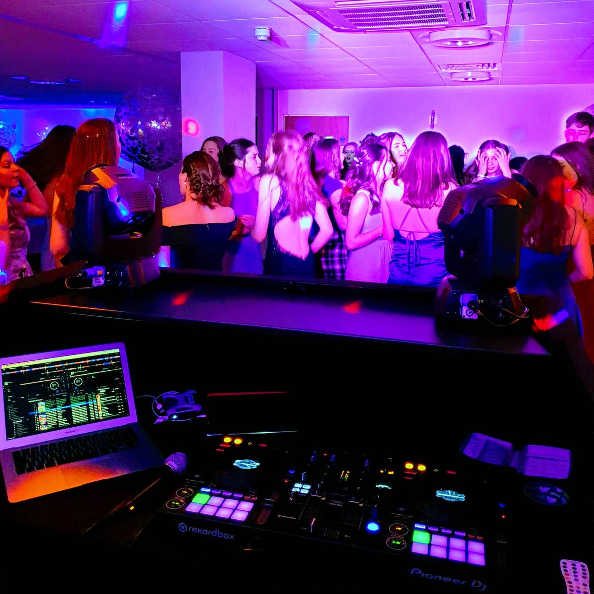 DJPhilBrown's tweet photo. Here's a throwback to the final prom of the year that I DJ'd for! Massive congratulations to these guys, they truly deserved to celebrate! #tbt #throwbackthursday #dj #mobiledj #mobiledjs #mobiledjsetup #mobiledisco #partydj #eventdj #prom #promseason #promseason2019 #promdj https://t.co/cEHLO2WgBy