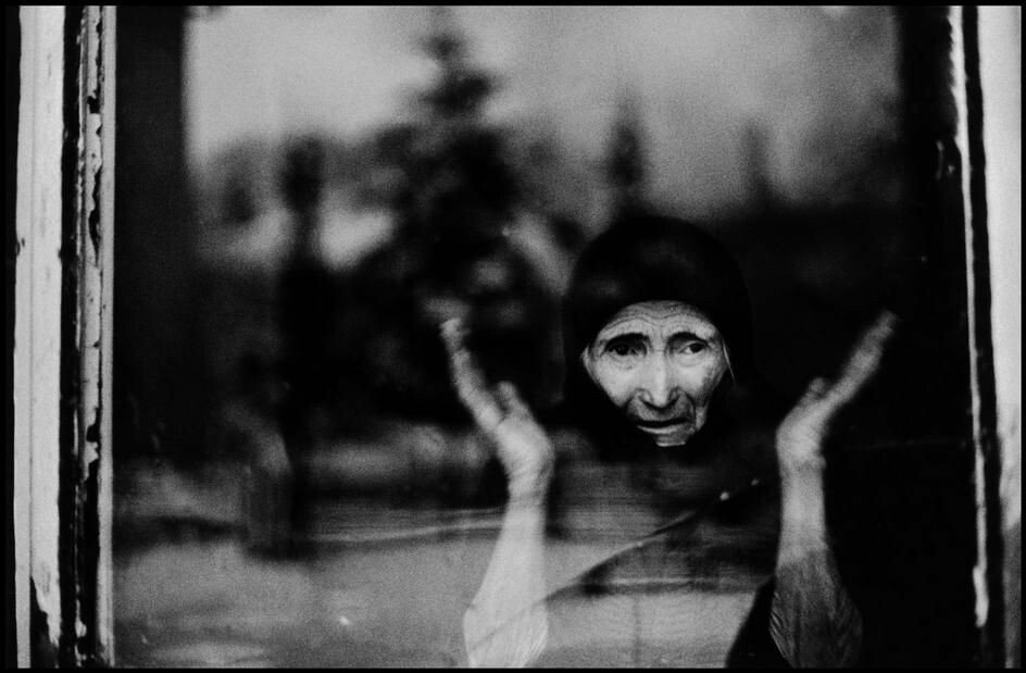 nboydak's tweet photo. "acı geçiyor, acı geçiyor, acı elbette geçiyor.
acı çekmiş olmak geçmiyor."

11 temmuz 1995 #srebrenitsa katliamını unutmak için hiçbir neden göremiyorum. https://t.co/znlJ8TIp1I