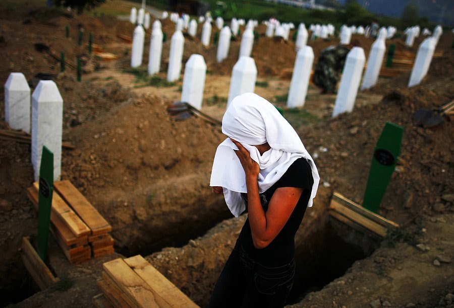 nboydak's tweet photo. "acı geçiyor, acı geçiyor, acı elbette geçiyor.
acı çekmiş olmak geçmiyor."

11 temmuz 1995 #srebrenitsa katliamını unutmak için hiçbir neden göremiyorum. https://t.co/znlJ8TIp1I