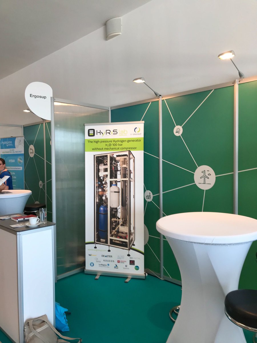 2ème jour des Journées Hydrogène de l’AFHYPAC à Marseille. Sur son stand, ERGOSUP présente son premier produit HyRiS Lab destiné aux petits consommateurs d’hydrogène. Venez le découvrir !