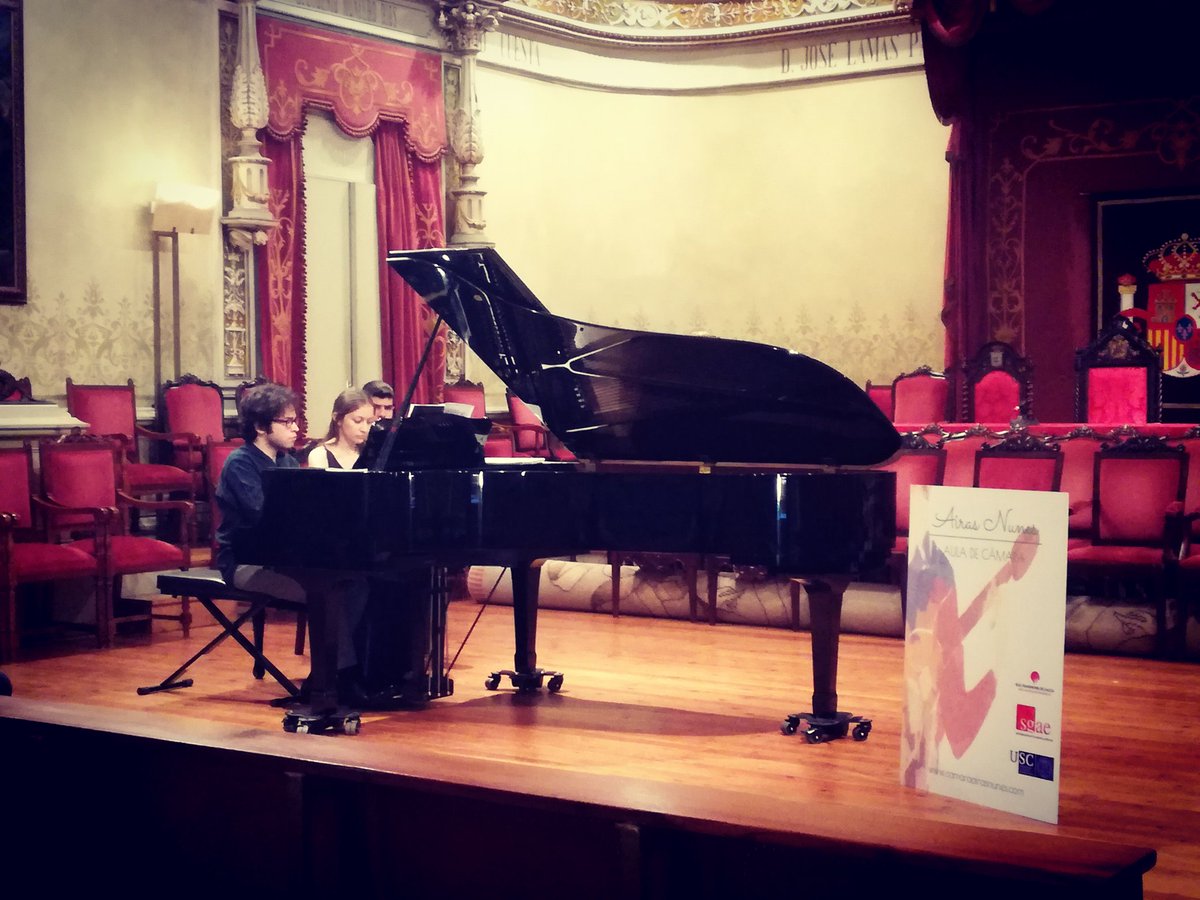 Concertazo onte dos grupos bolseiros! 
.
Conciertazo ayer de los grupos becados! 
.
Great concert yesterday of the scholar groups! 
👏👏👏🎶🎶🎶
.
#AirasNunes19 #CámaraAirasNunes #MúsicaDeCámara #ChamberMusic