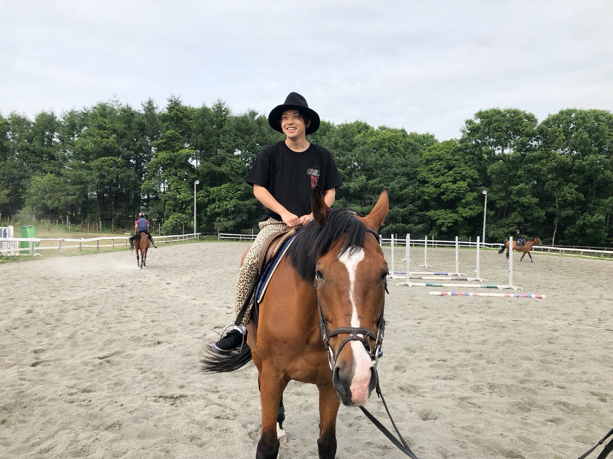 佐藤広大 馬は甘いものが好きです しかし昔 砂糖は貴重だったので安易にあげられる甘いものとしてニンジンを与えていたとか その流れで馬 ニンジンというイメージになったみたいです 佐藤だけに 北海道クオリティ 新ひだか町 静内 馬なのに
