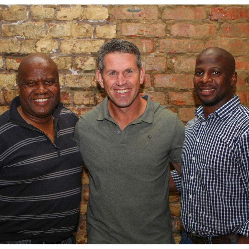 🔴 WELCOME BRAAM ⚫
Our coaching staff has been bolstered with the appointment of ex-Springbok, Braam van Straaten, who has taken up the role of Defence, Kicking, Exits &amp; Aerial Skills Coach. 
Welcome to the #KingsFamily Braam!
Read more: ow.ly/WaYW50uYgBo
#TeamFirst