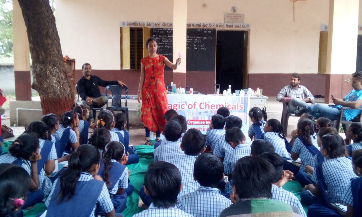 BvnShihor's tweet photo. Magic of chemicals, organize by-KRCSC Bhavnagar at #Bholad primary school, Ta. Shihor https://t.co/voZfMrABvH