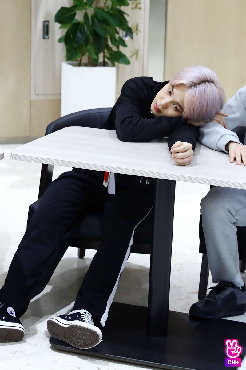 KOOKIFUL_JK's tweet photo. VLIVE(ch+)_runbts
behind_JIMIN💜
#runbts #jimin #vlive 
@nahyunkim56 @BTS_twt https://t.co/lc8mLX6PLD