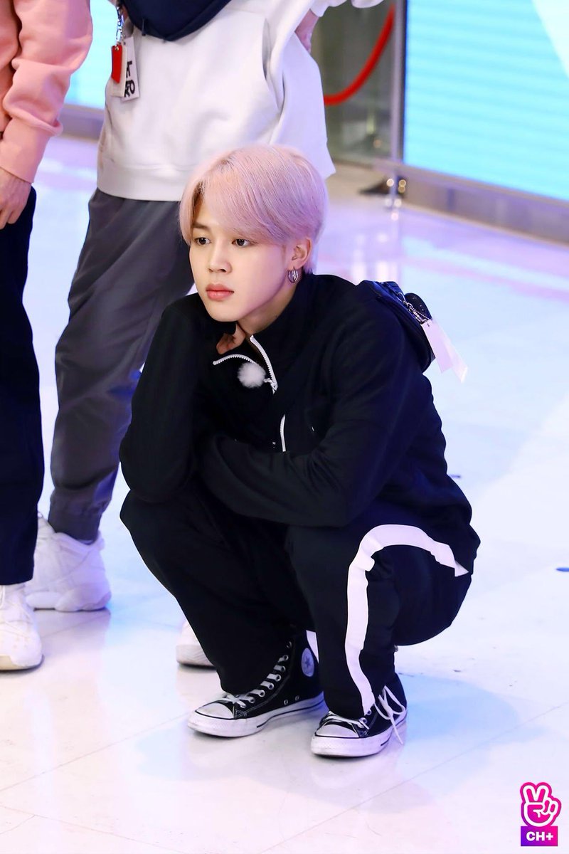 KOOKIFUL_JK's tweet photo. VLIVE(ch+)_runbts
behind_JIMIN💜
#runbts #jimin #vlive 
@nahyunkim56 @BTS_twt https://t.co/lc8mLX6PLD
