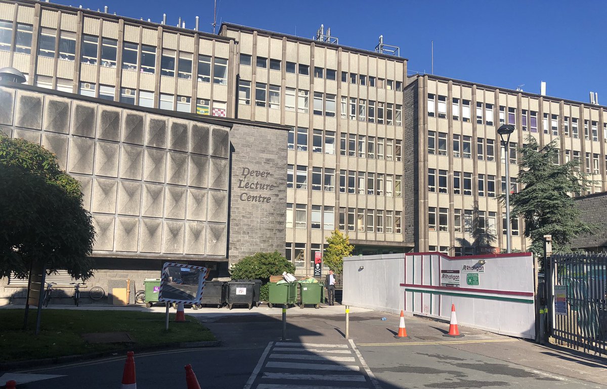 McLoughlinSon's tweet photo. External Decoration to these steel sash windows in the mid 1980’s still haven’t been redecorated #tbt #throwbackthursday #ucc #qualitycounts #exteriors #exteriorpaint #ucc #sciencebuilding #1980s @McDonnellPaints #dulux @DTPaintExpert https://t.co/62DNPImOZ7