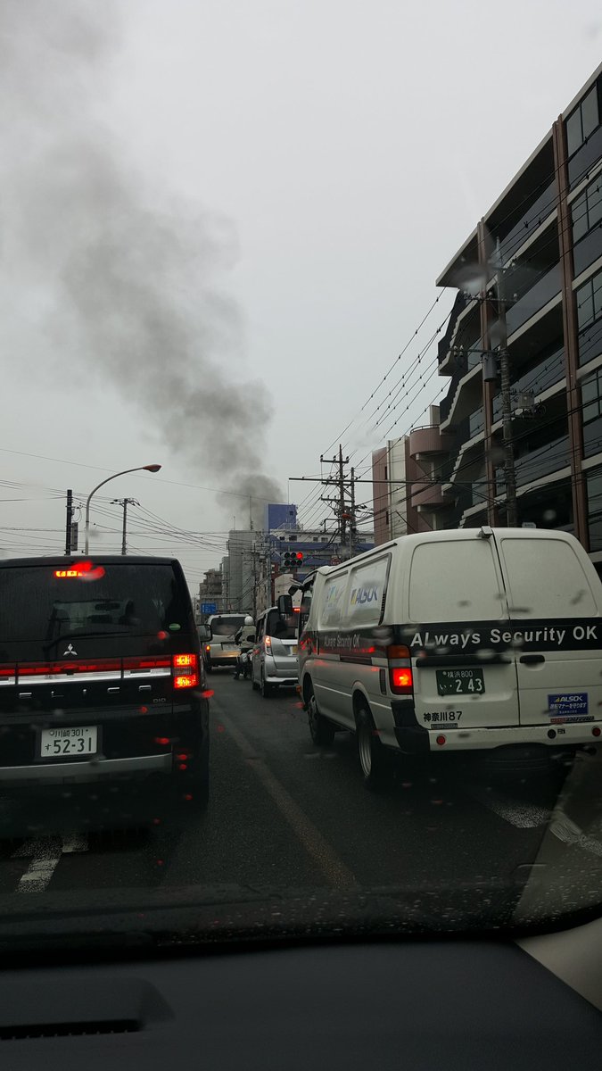 向ヶ丘遊園のダイエー付近で火事が起きている現場の画像