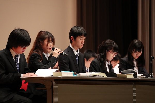 白鴎大学 第14回学生法律討論会が先日 本キャンパス白鴎国際ホールで開催されました 白熱した議論が展開され 蓮田ゼミが優勝に輝きました 詳しくはhttps T Co Gyilitlpoz 白鷗大学 法学部