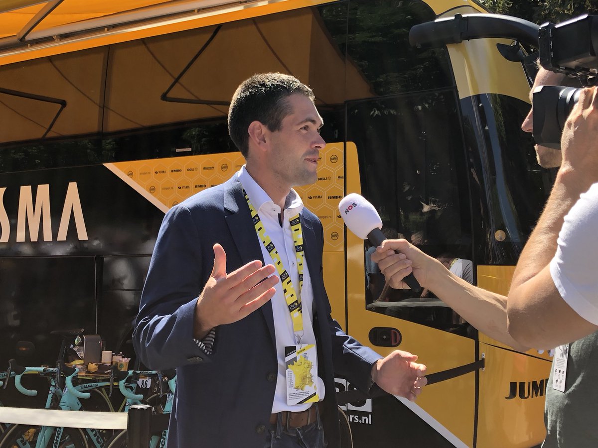 Limburg gaat voor #geel! 🚴‍♂️💛 🇫🇷Enerverende dag om de Tour naar @Limburg te halen! Onze delegatie ging het gesprek aan: van oud-winnaar Bernard Thévenet, Tourdirecteur Prudhomme tot @mike_teunissen! Ook <a href="/NOSwielrennen/">NOS Wielrennen</a> #avondetappe deed verslag (32’20): nos.nl/uitzending/429…