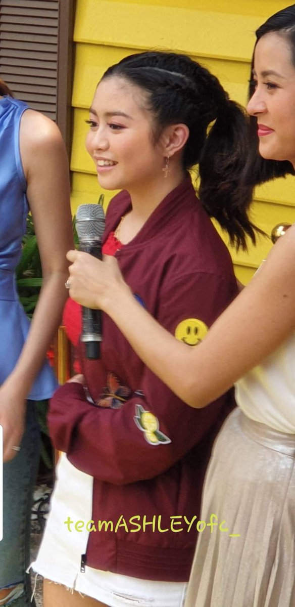 AshGwensAteKris's tweet photo. Goodluck baby girl @ashdlmundo I'm happy to see you before ka pumasok. Ikaw ang Ultimate Big Winner sa puso namin.

ASHLEY TheUltimateComeback https://t.co/Zl1E3ggKnx