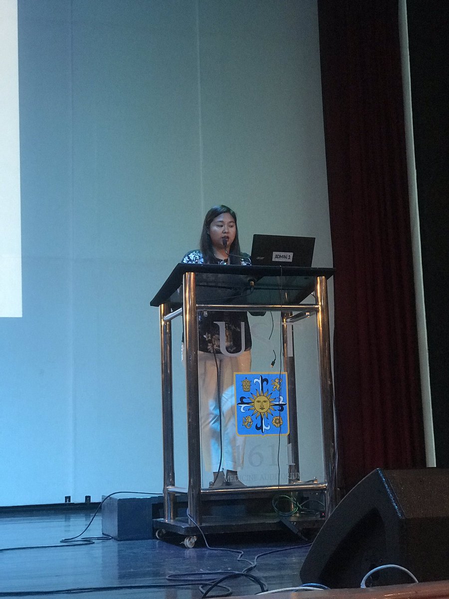 ustshssc's tweet photo. UST SHS’ eLearning Specialist, Ms. R-Mae Jyzelle Briones, orients the students about the UST Cloud Campus. https://t.co/kH9VxX6ywc