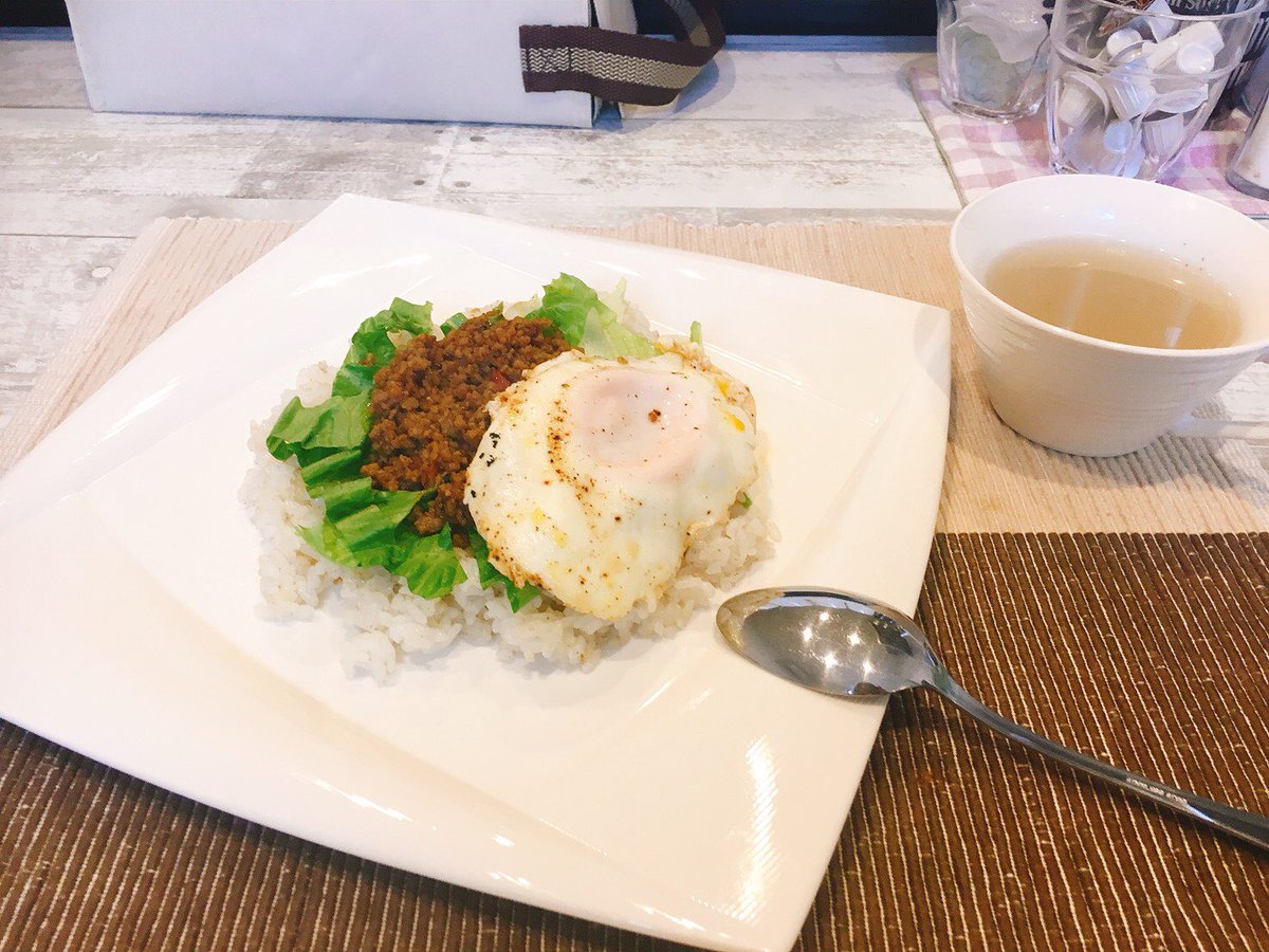 3rdPlace4's tweet photo. 本日の日替わり（7/11） ¥500
〜メキシカンライス〜

豚の挽肉をニンニク、トマト、チリソース、カレースパイスで炒めたバテ知らずな一皿。さっぱりとしたスープとご一緒にどうぞ。
#ラン��タイム  ＃隠れ家 #ハンドドリップ珈琲 ＃清水町 #徳倉 ＃カフェ #日替わり #喫茶店 #ワンコインバー https://t.co/tzzn5XUMkV