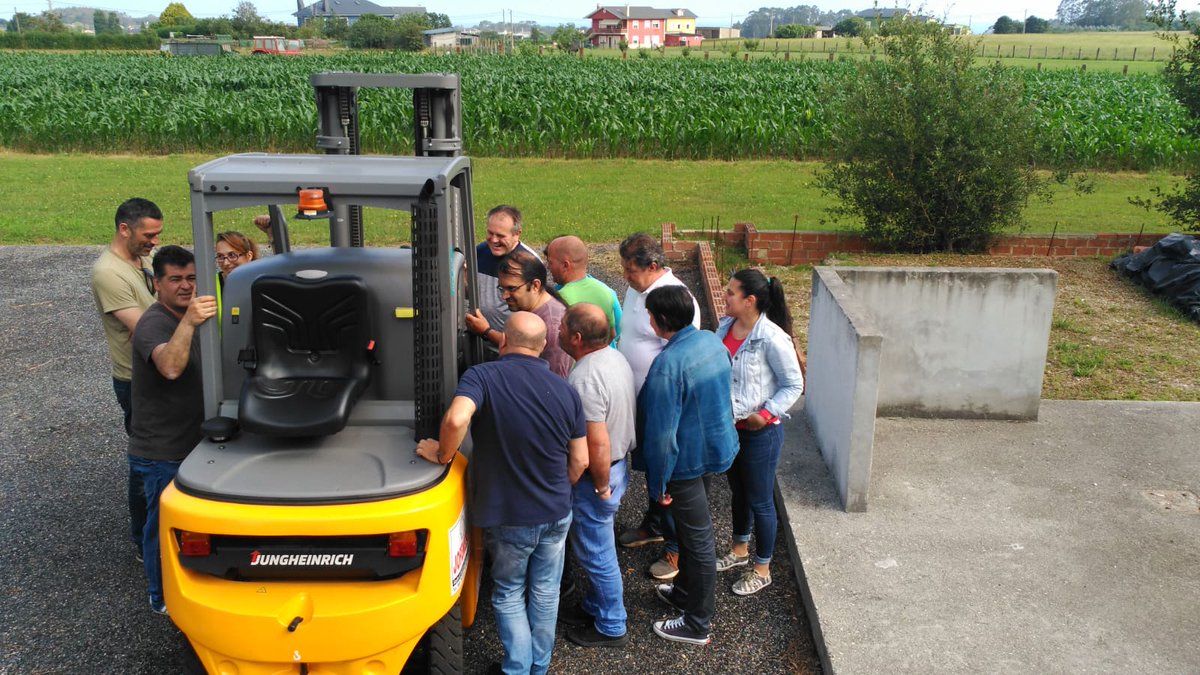 ConTuEmpleo's tweet photo. 📸 Curso de #Carretillas en #Navia 
📸 Curso de #Plataformas en #Luarca
📸 Curso de #Acompañante escolar en #Mieres

📍 Si tienes entre 30 y 54 años y estás en #desempleo desde hace mas de 1 año, pasa por tu oficina de empleo y te informarán #piome #facc #SEPEPA #gratuito https://t.co/iqqV5vHpgy