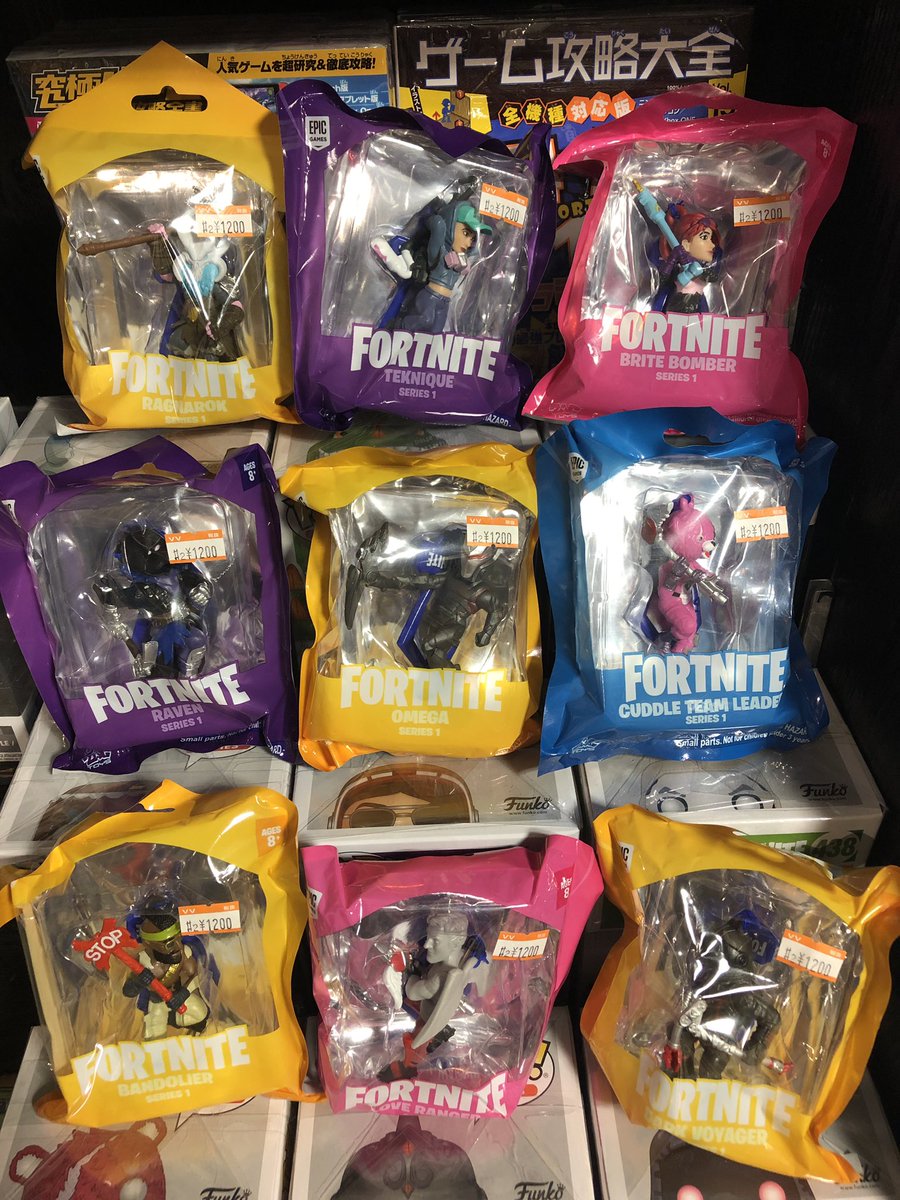 ヴィレッジヴァンガードヨドバシ博多 No Twitter Fortnite Hangers 大量入荷きました 大人気バトロワゲーム フォートナイト グッズ かなり出来良いです ツルハシ片手に駆け抜ける各スキン達が可愛いカッコよいで素晴らしいです カバンに