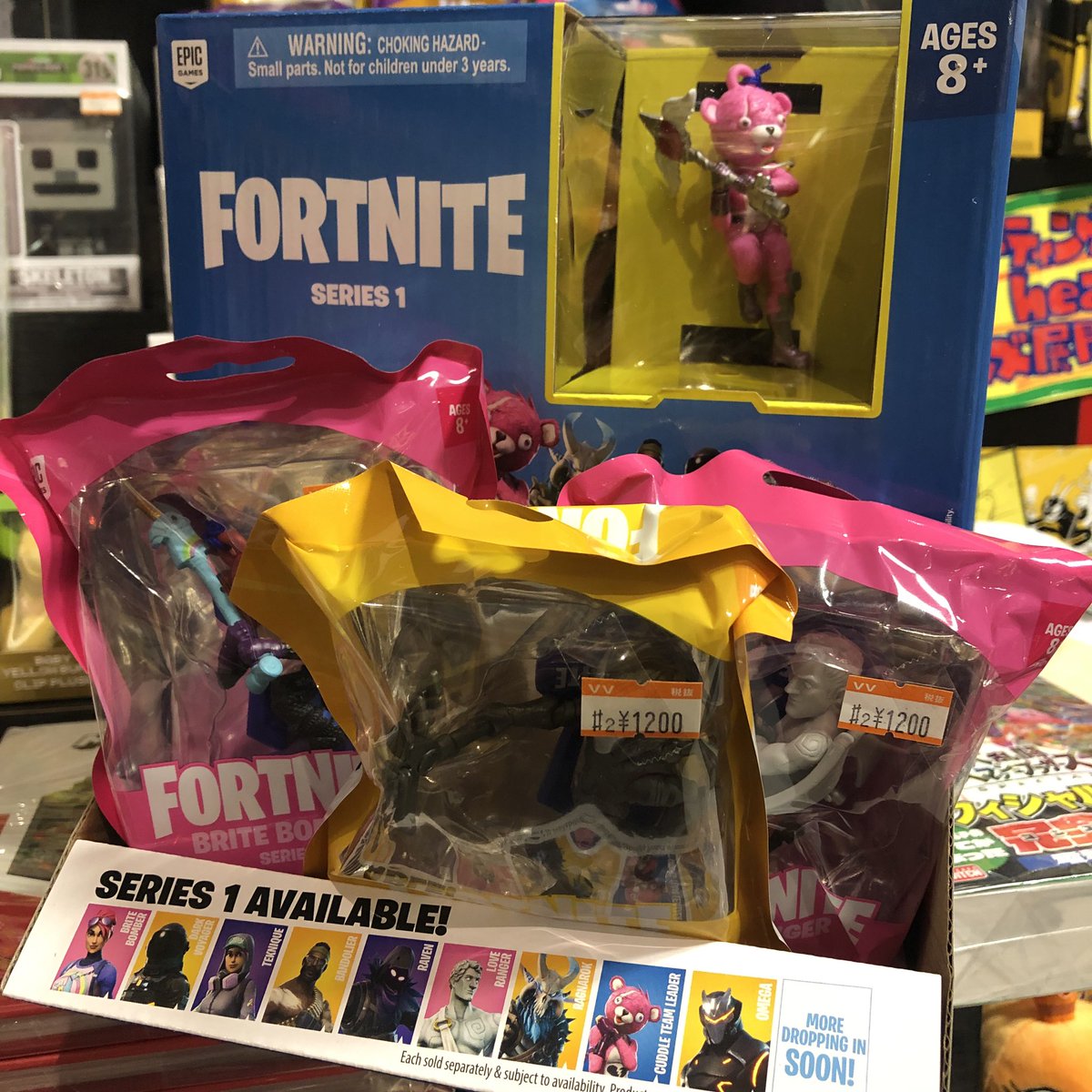 ヴィレッジヴァンガードヨドバシ博多 No Twitter Fortnite Hangers 大量入荷きました 大人気バトロワゲーム フォートナイト グッズ かなり出来良いです ツルハシ片手に駆け抜ける各スキン達が可愛いカッコよいで素晴らしいです カバンに