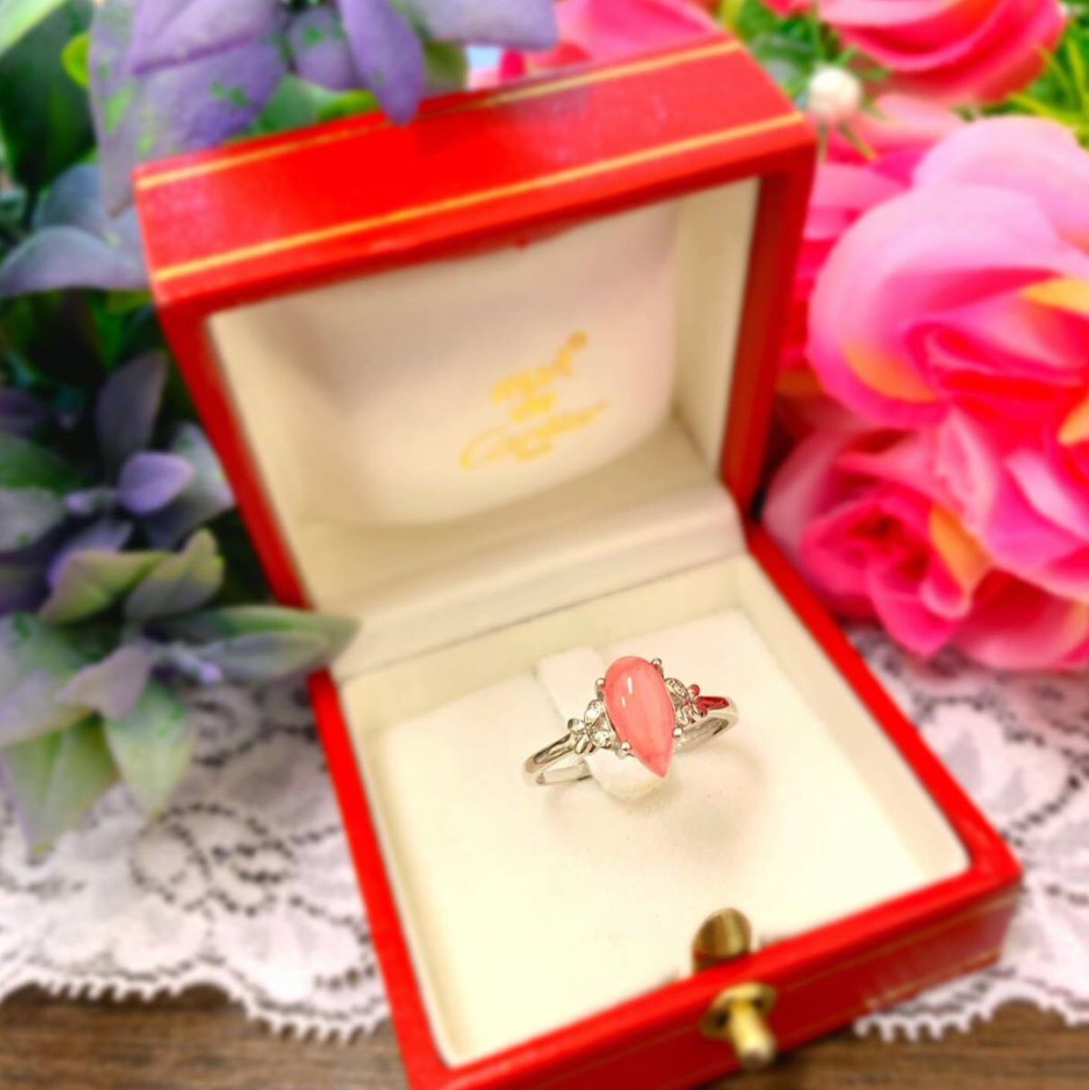 monpetit_ange's tweet photo. こちらはティアドロップ型の #インカローズ です😍🌷
かわいいな��らも甘すぎないデザインで誰でも使いやすいですよ☺️🌸
インカローズも爆売れで在庫がもう少ないです😖

それにしてもこのサーモンピンクカラーかわいすぎる🥺❤️

インスタこちらから飛んでください👉https://t.co/PkEQmwuMJK https://t.co/R7uBngewZB