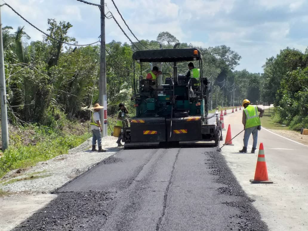 teto_eng_sb's tweet photo. Kerja-kerja pembaikan jalan rosak secara Reconstruction & Resurface laluan J181 Jalan Sekakap, Mersing @JKRMersing
Pengguna jalan raya disarankan berhati-hati ketika memandu
#tetocare #tetoengineering https://t.co/bCA3kTuEy1