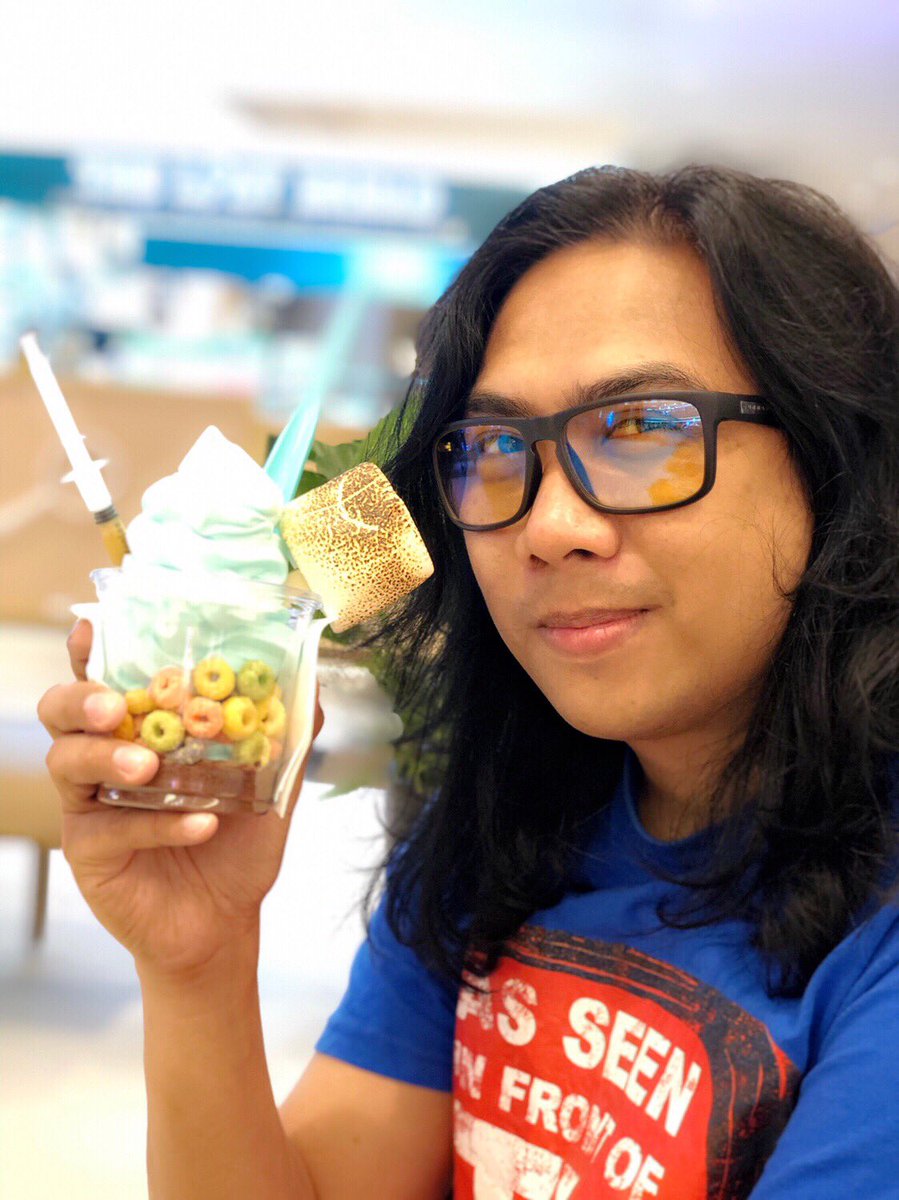 sirrexkantatero's tweet photo. Masarap ‘to pero mas masarap ka 😉

#TheLostBread #icecream #hugot https://t.co/VkR9qIt5pN
