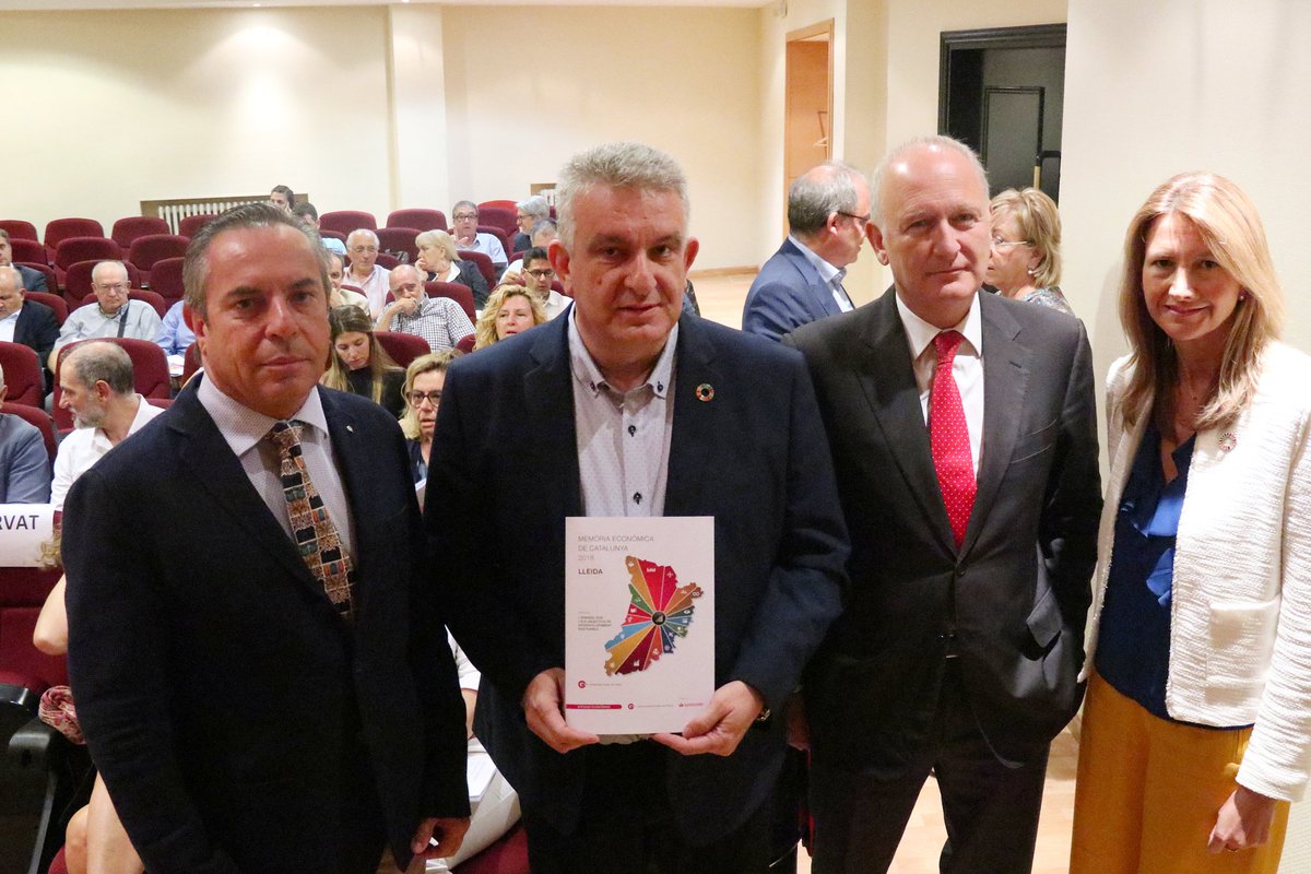cambralleida's tweet photo. Comença la presentació de la Memòria Econòmica de Catalunya 2018 a la #CambraLleida
#MEC19 https://t.co/e0TFTAQ1At