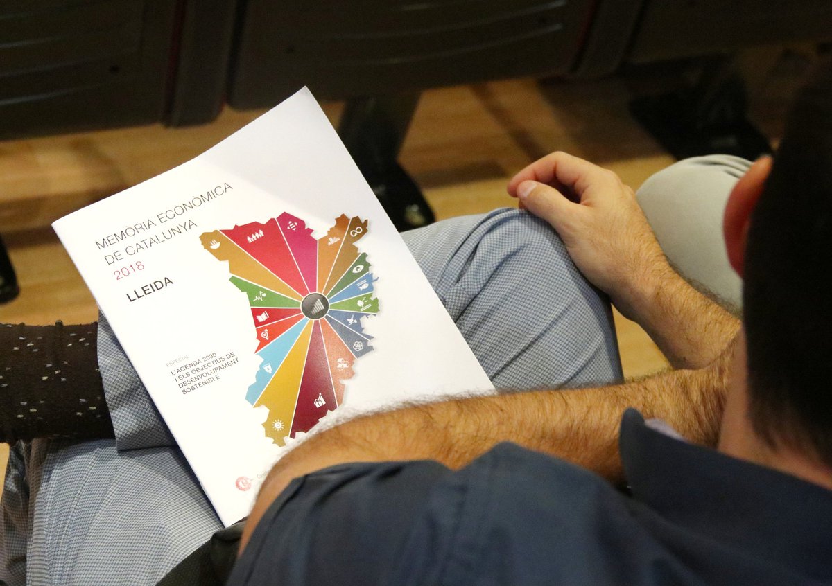 cambralleida's tweet photo. Comença la presentació de la Memòria Econòmica de Catalunya 2018 a la #CambraLleida
#MEC19 https://t.co/e0TFTAQ1At