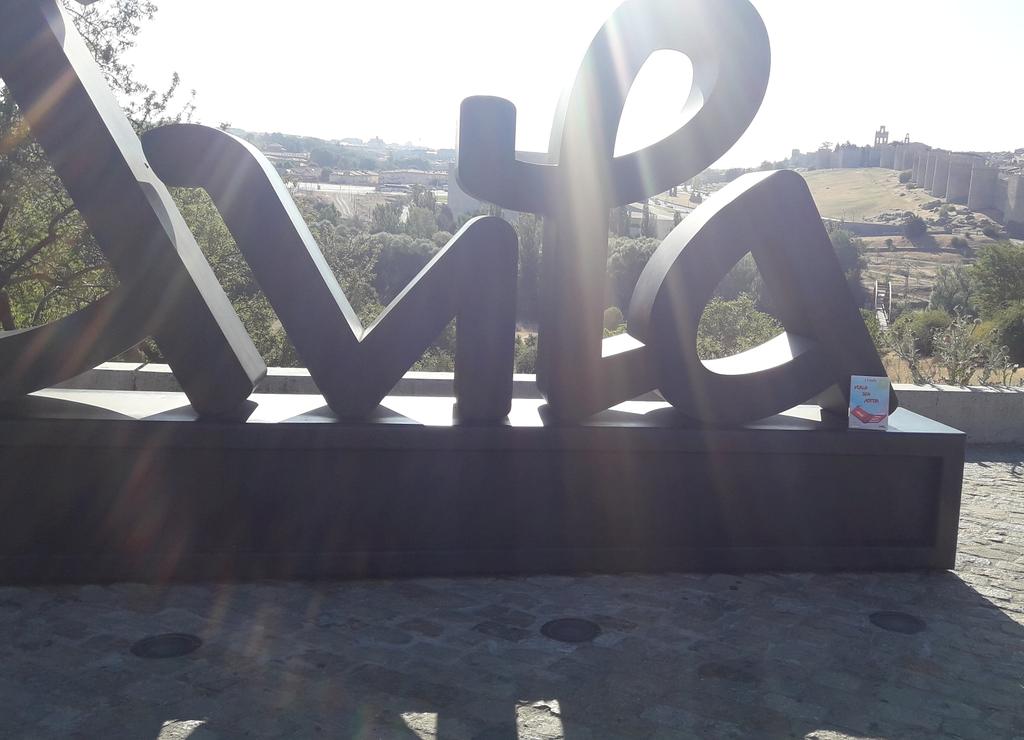 #VueloSinMotor ha llegado a #Avila

No para ni parará gracias a ti y tu imaginación

#EditorialLeibros #PortadasBonitas #love #FelizJueves #Sabesleer #catalogo #lecturarecomendada #book #poemas #relatos #reflexiones #lectores

tienda.leibroseditorial.es/?s=Vuelo+sin+m…