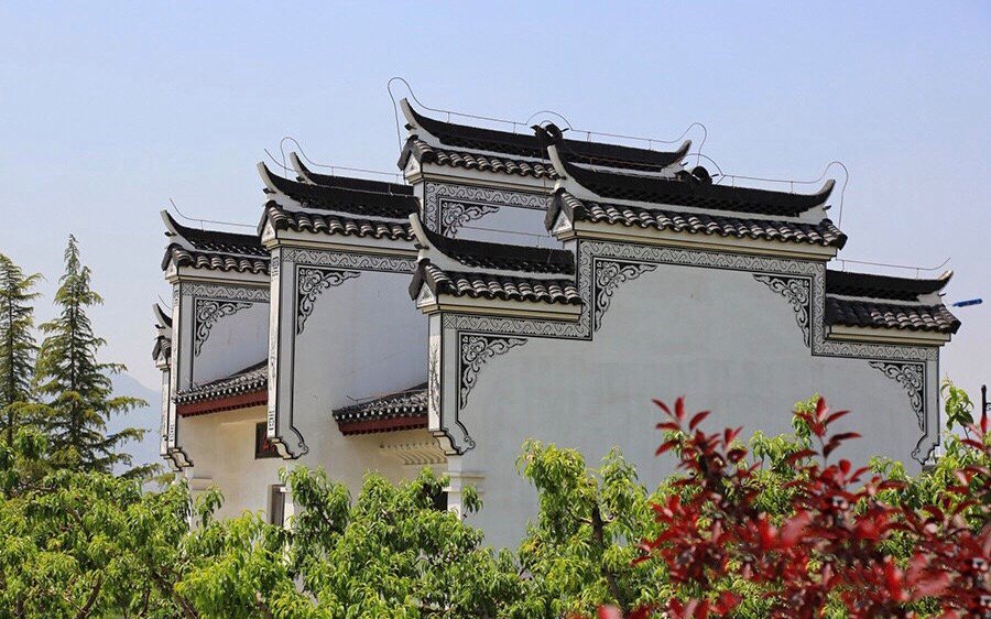 Your reward? Spectacular panoramic views of the classical and modern trail in Gu Yuan in Shanxi Quwo.