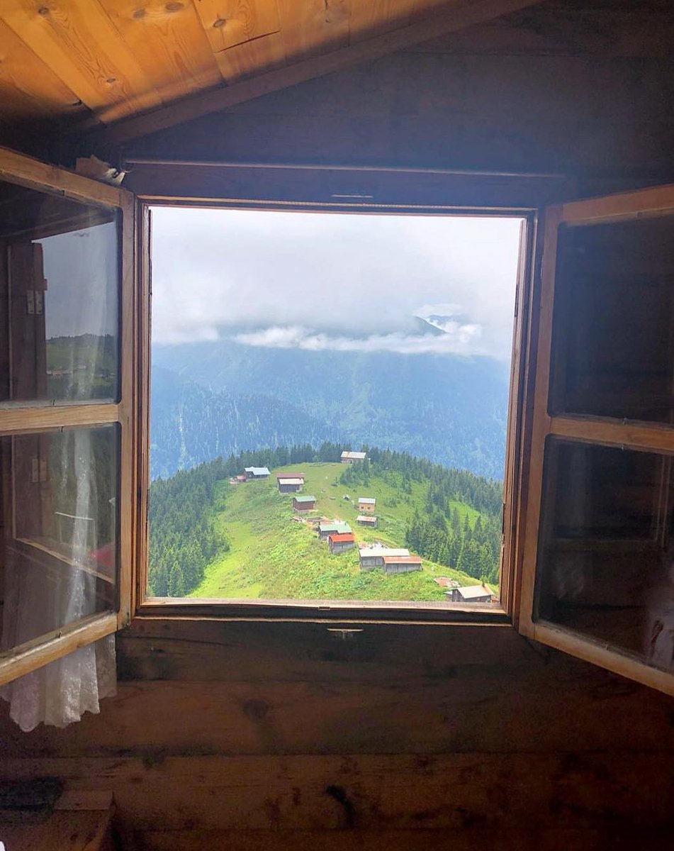 ummugulsumgg's tweet photo. Bak güneş batıyor işte bir gün daha yakınız... #karadeniz #rize #pokut  #yeşil #mavi #hayal #umut #zakkum  #gökyüzünde #yagmur #birşehirsevdası #birgüninşallah https://t.co/4ez27xYLKk