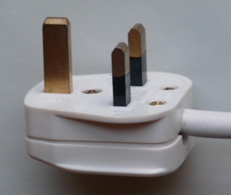 capitalrewire's tweet photo. How to check your #plugs are safe #electricianlondon #electricianwandsworth https://t.co/Xr3njDX9eN https://t.co/zziOUR0IRe