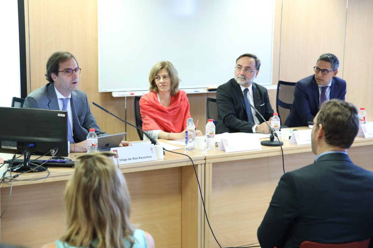 ICABarcelona's tweet photo. Excepcional conferència sobre delicte fiscal i compliance tributari al #CongrésAdvocaciaBCN, amb els ponents David Rivero, Marta Fernández, Íñigo de Ros Raventós i @bonattiabogado https://t.co/ljq0tcXSVx