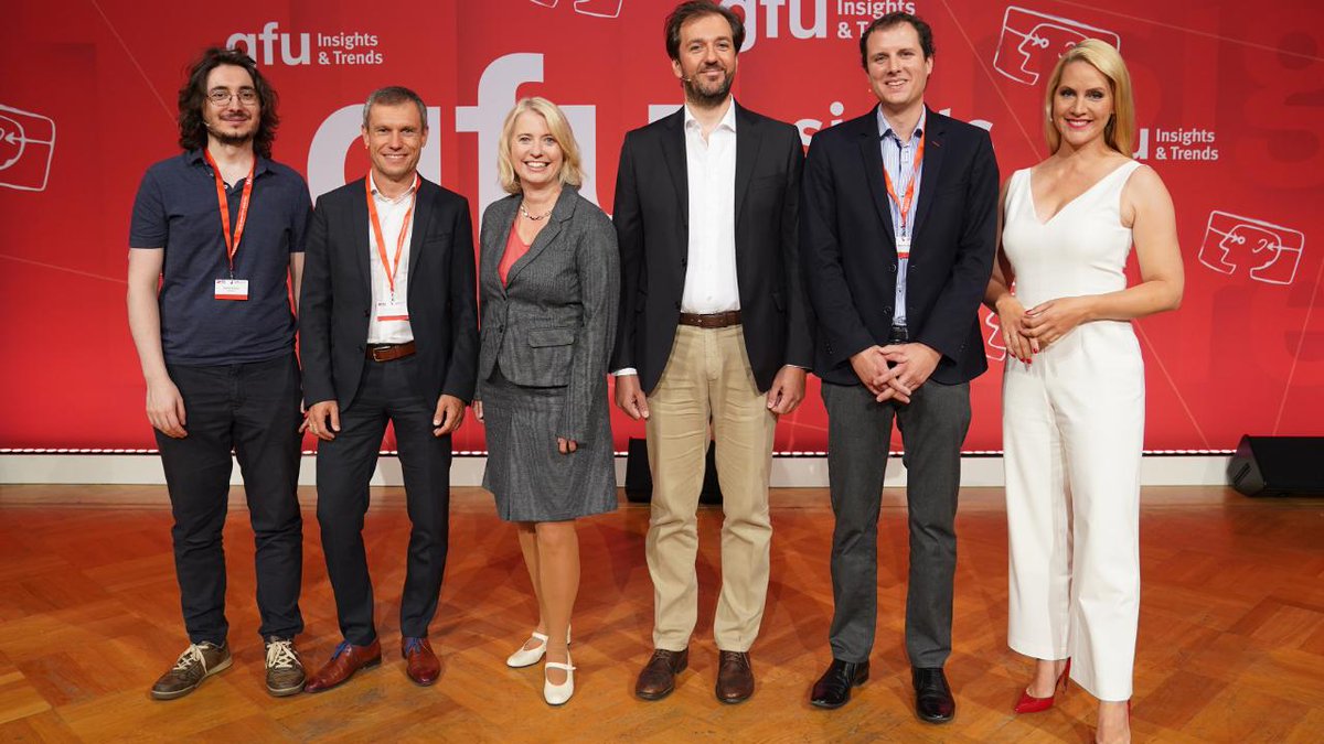 What a privilege to share the wonderful stage at the Insight &amp; Trends 2019 <a href="/IFA_Berlin/">IFA Berlin</a> event. Thanks to <a href="/BILD/">BILD</a> for capturing this moment! You can read more about it here: bild.de/digital/multim….