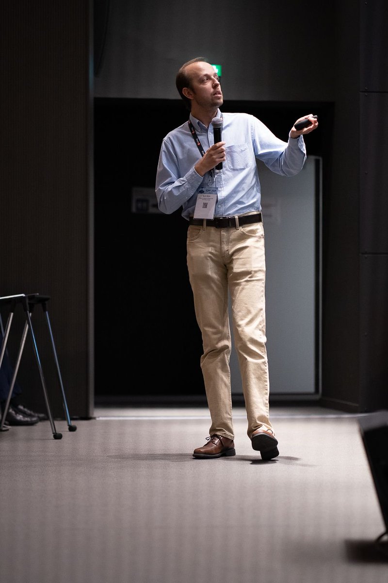 ICMF_Conference's tweet photo. What a pleasure to listen to Dr. Maxim Nikitin from @phystech_en . Our 4th day at #ICMF2019 Conference starts with Biocomputing agents based on magnetic nanoparticles for biosensing and theranostics. The day promises to be really interesting !! https://t.co/867PgNcNFl