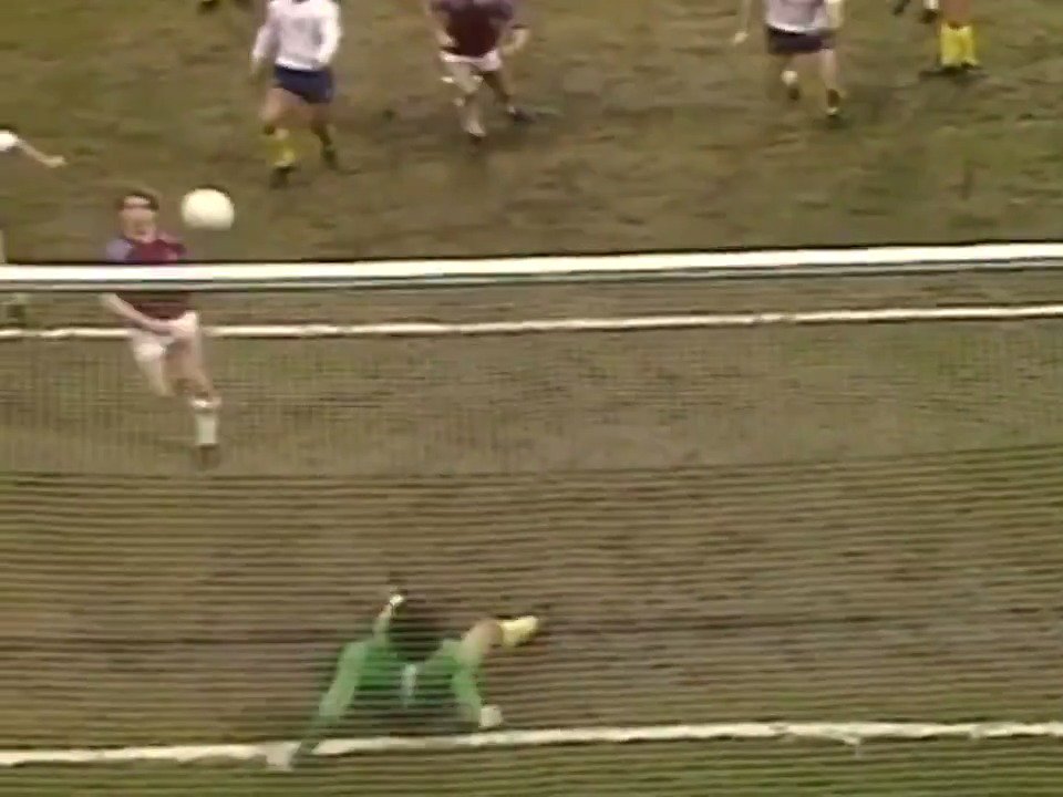 Happy Birthday to Hammers legend Tony Cottee  Not bad when your first goal for the Club is against Spurs! 